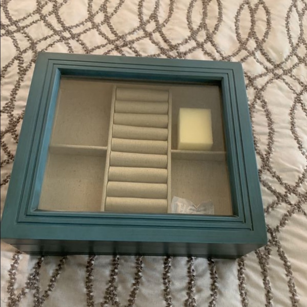 Jewelry box
